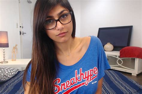 mia khalifa body size|Mia Khalifa Biography, Age, Family, Height, Husband ...